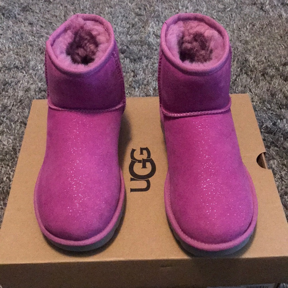 UGG